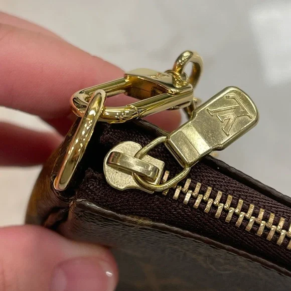 Louis Vuitton monogram mini pochette - Picture 4 of 16